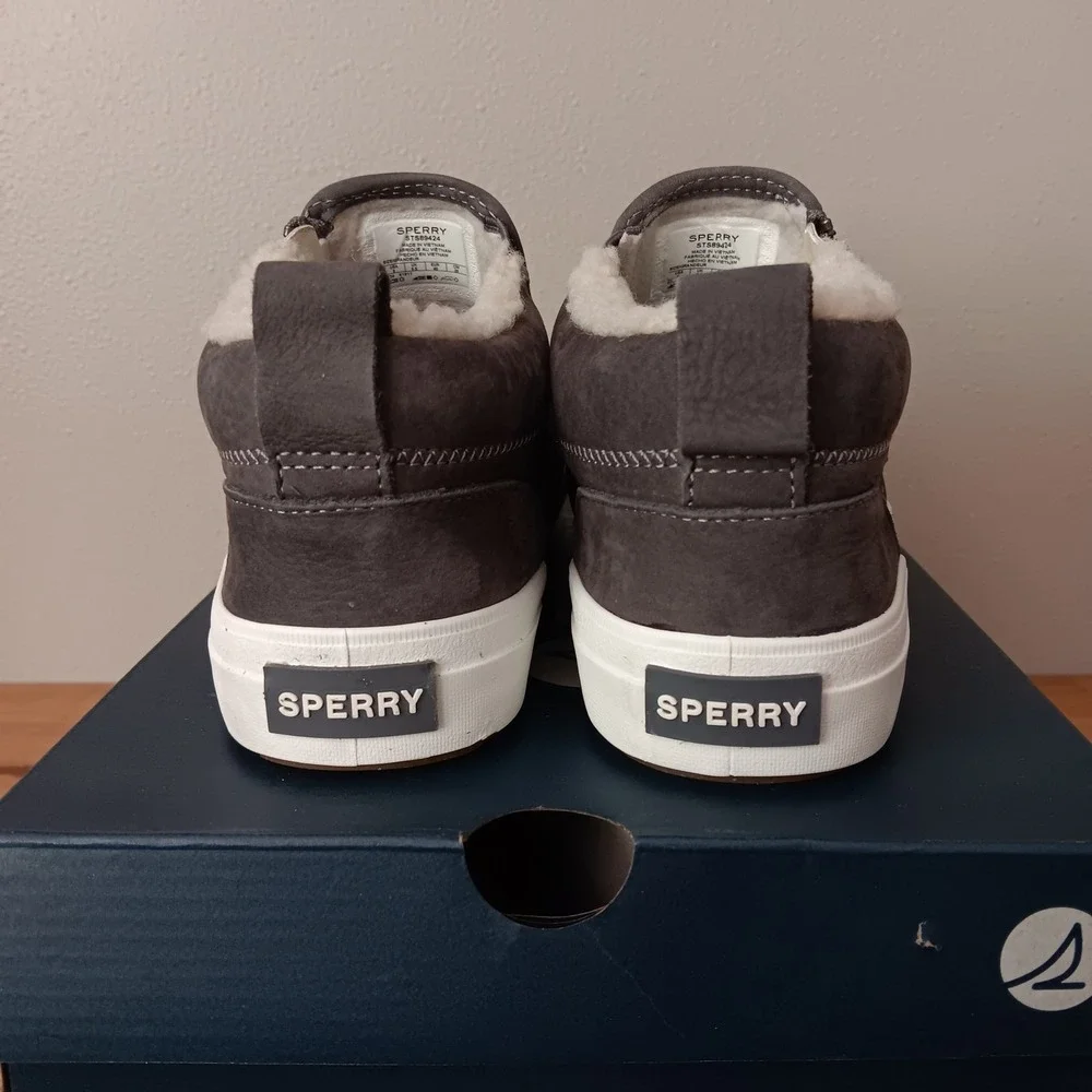 Sperry crest lug